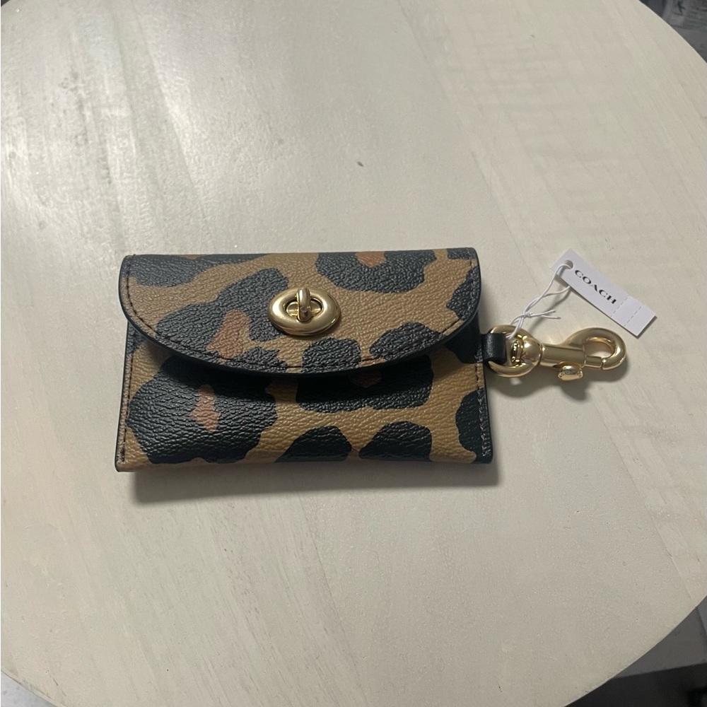 New Coach Turn Lock Card Case